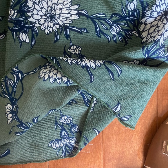 Off-should top - Picture 3 of 4